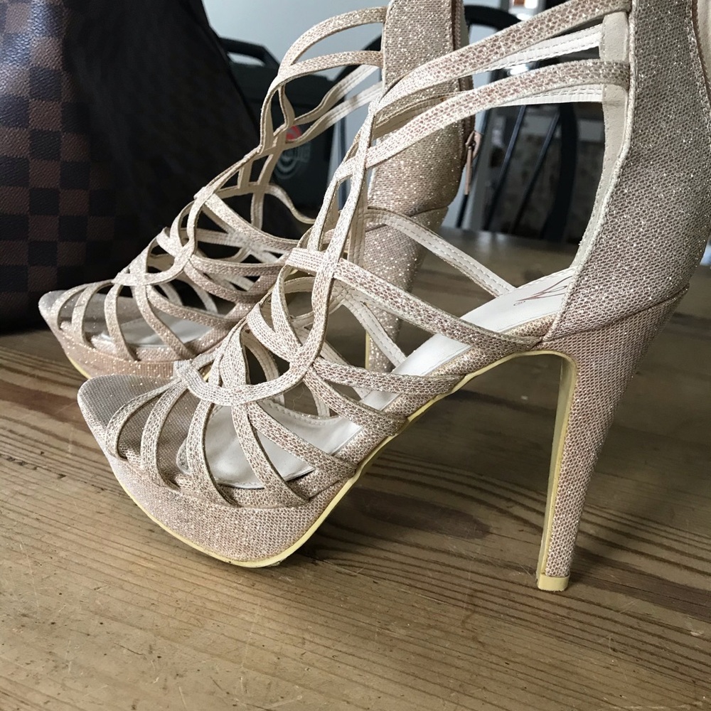Heels - Picture 2 of 4